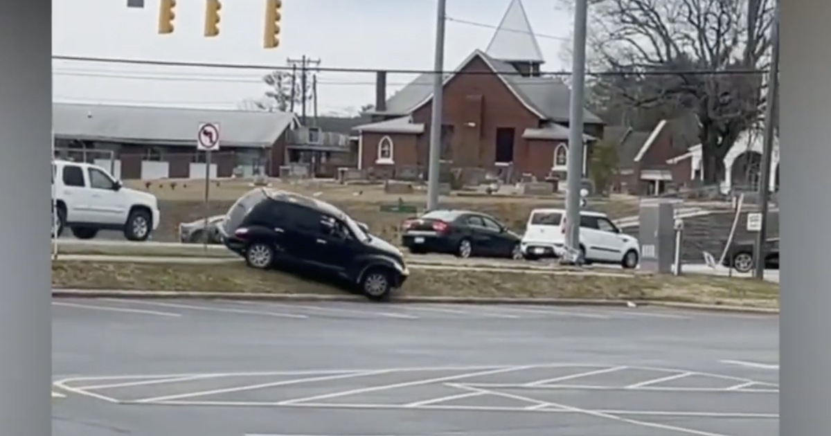 Chrysler PT Cruiser driver’s wild hooning caught on camera